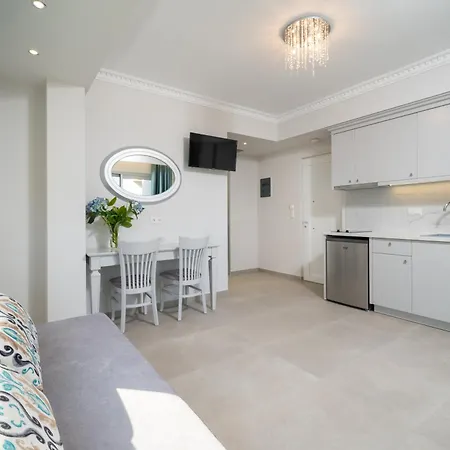 Finikas Luxury Thassos Golden 크리시 아모우디아