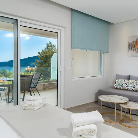 Finikas Luxury Thassos Golden 크리시 아모우디아