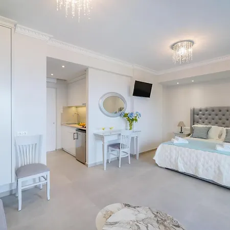 Finikas Luxury Thassos Golden 크리시 아모우디아