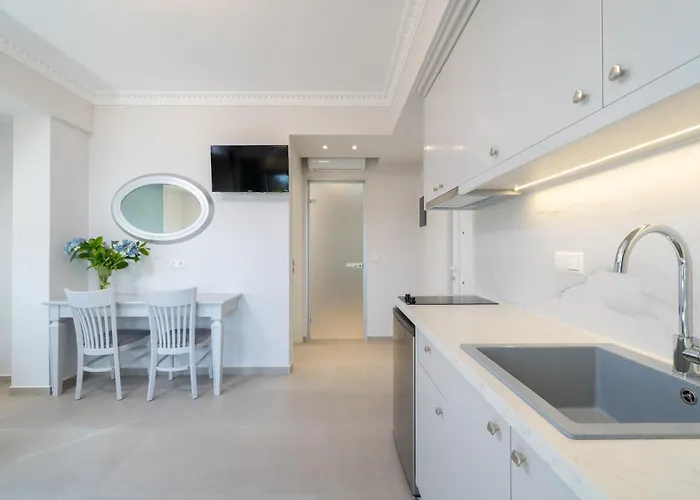 Finikas Luxury Thassos Golden *