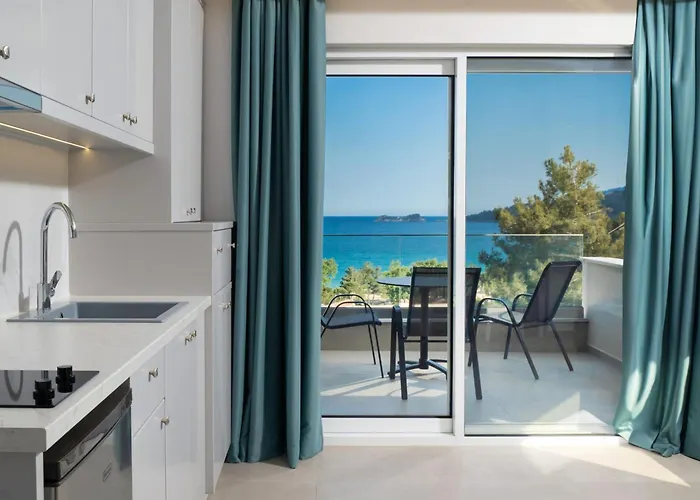 Finikas Luxury Thassos Golden *