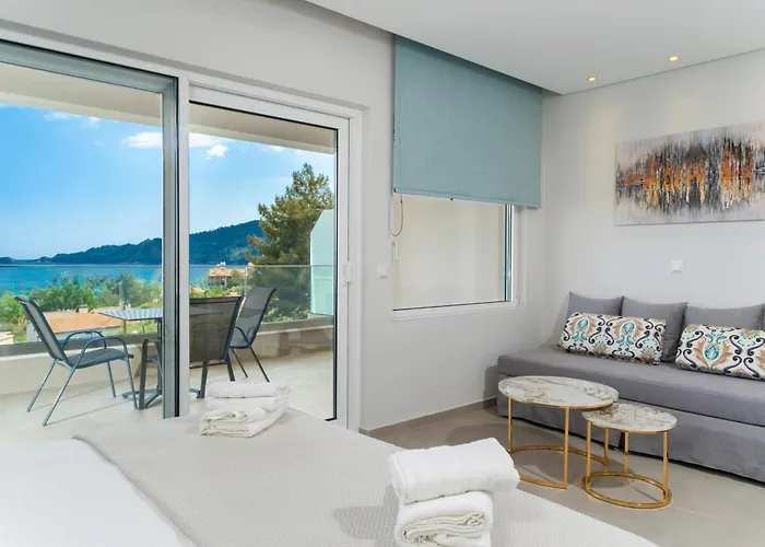 Finikas Luxury Thassos Golden 크리시 아모우디아