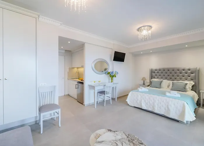 Finikas Luxury Thassos Golden 크리시 아모우디아