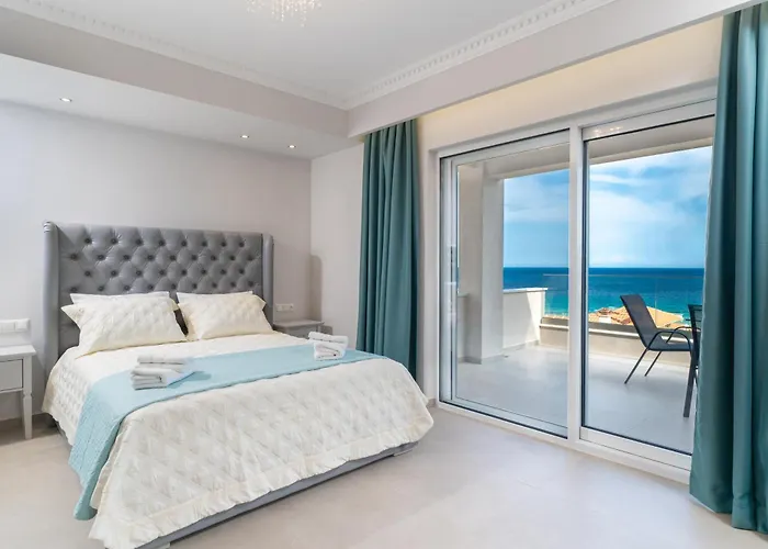 Finikas Luxury Thassos Golden *